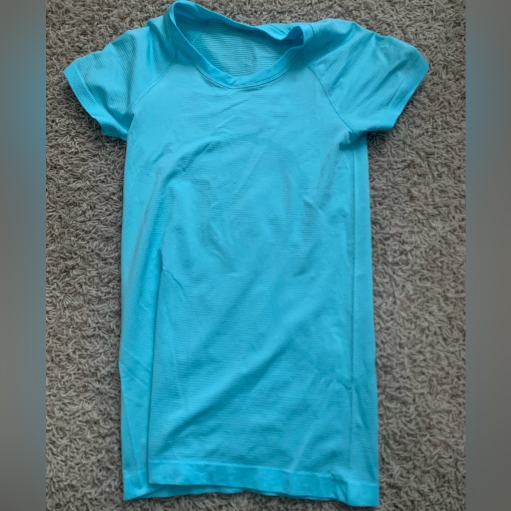 Lululemon swiftly tech hardly worn in blue size 4